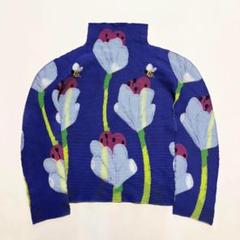 近年美品 23年モデル イッセイミヤケme 長袖カットソー 花 蜂