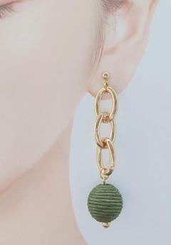 チェーン×糸巻きボールピアス