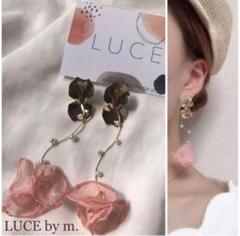 372 チュールピンクフラワー 花びら ゴールド パールウェーブ 上品 ピアス