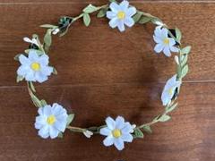 ナチュラルな白い花のヘッドドレス