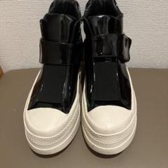 ハイカットスニーカー 黒と白 厚底 ベルクロ