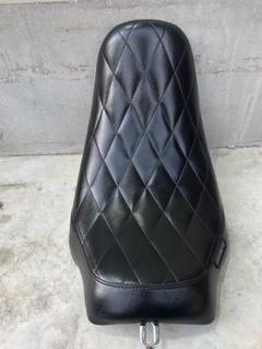ストリートグライドLe Pera バイクシート 黒 0005 ストリートグライドLe Pera バイクシート 黒 0005