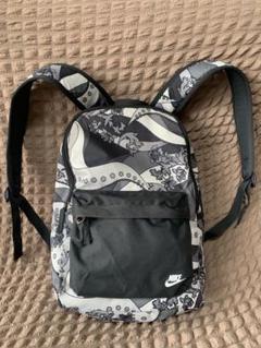 Nike 花柄リュックのサムネイル
