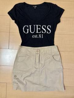 GUESS ロゴTシャツとBCBGベージュスカートセットのサムネイル