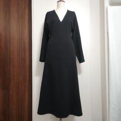 美品✨『ZARA』ザラ カットソー ポンチ Vネック フレア ワンピース 黒 S