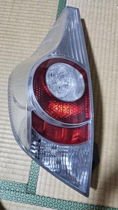 W*様 アクア　前期 純正テールランプ 中古 おまけあり 美品 ちょい訳あり トヨタ純正 NHP10系 アクア 前期 純正LED