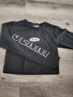 JENNI ブラック ロゴ入り クロップドTシャツ