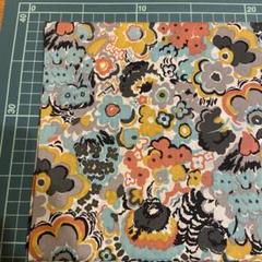 LIBERTY 輸入　カラフル花柄綿生地　150✖️130
