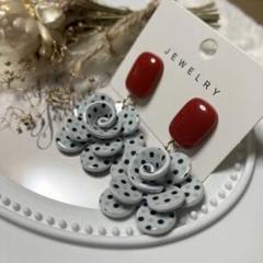 水玉模様　花のドロップピアス　アクリル製　フラワーピアス　大ぶり