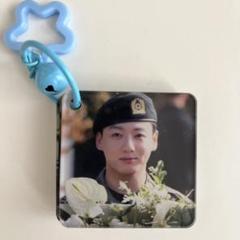 ジョングク アクリル フォトアルバム キーリング ⑥ BTS アクリルフォトアルバムキーリング【グク ver.6】 - メルカリ