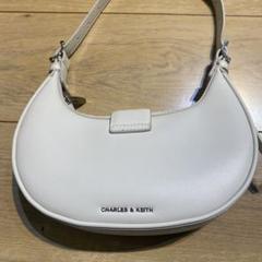 CHARLES & KEITH ホワイトショルダーバッグ 付属付き