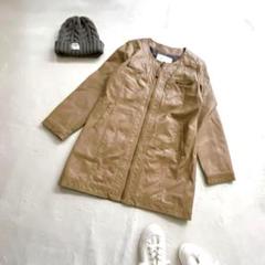 アンドゥパッシー　ノーカラー　ロングコート　フェイクレザー ベージュ