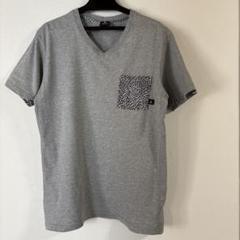 グレー Vネック Tシャツ ポケット付き