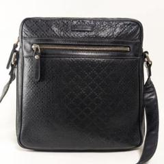 美品 グッチ ショルダーバッグ メッセンジャー シマレザー GG柄 A4 黒 GUCCI グッチ ショルダーバッグ A4 GGシマ 斜めがけ ブラック 型押し