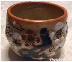 ■■■ぐい呑 酒器 梅柄?白い花びらがだいぶ地割れしてるように見えます。