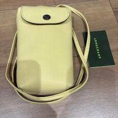 ロンシャン　スマホショルダーバッグ レザー　黄色 裏にカードポケットあり ロンシャン スマホショルダーバッグ レザー 黄色 裏にカード