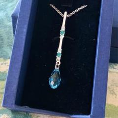 【新品・未使用】SWAROVSKI ドロップ型ネックレス ブルー