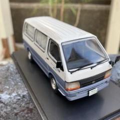 TOYOTAハイエースミニカー　1/43 クリーニング屋さん仕様spark トヨタ ハイエース 1999 (クリーニング店配送車仕様) Toyota