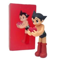 ASTRO BOY HOLDING HEART 鉄腕 アトム ハート フィギュア