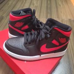 【NIKE】WMNS AIR JORDAN 1 MID ブラック/レッド