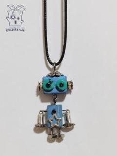 純粋な手作りの木製ロボット型ネックレス