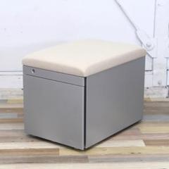 オカムラ　スツールワゴン　1段+ペントレー　シリンダー錠　収納付きイス オカムラ スツールワゴン 1段+ペントレー シリンダー錠 収納付き