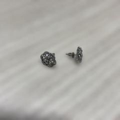 花形シルバースタッドピアス