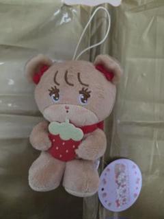 mikko いちごマスコットぬいぐるみ　ラテ
