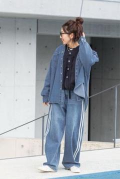 niko and ...メイクスタッフ　ラインデニム　グレー　　 Mサイズ niko and（ニコアンド）の「サイドラインデニムスカート