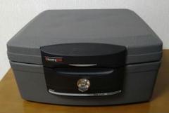 [新品 自宅保管品]セントリーH2100 鍵付き ポータブル耐火、防水保管庫 2025年最新】SENTRY H2100の人気アイテム - メルカリ