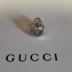 GUCCI シルバー ロゴ ピアス(片耳用) Gucci シルバー ロゴ ピアス(片耳用) - メルカリ