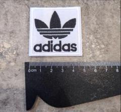 adidas　ワッペン　アイロン　四角白