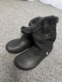 【未使用・新品】　crocs クロックス　中ボアブーツ　ブラック　24 2025年最新】クロックス ボア 24の人気アイテム - メルカリ