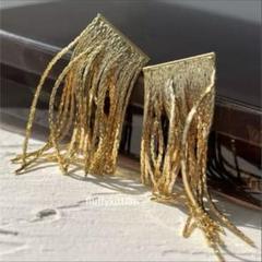 ゴールドタッセルピアス