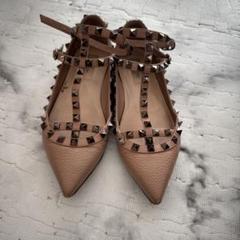 VALENTINO スタッズ付きフラットシューズ ベージュ