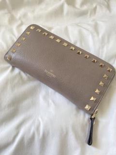 ヴァレンティノ　VALENTINO ロックスタッズ　ジップウォレット　長財布