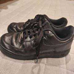 美品　23.5　NIKE WMNS AIR FORCE 1 ’07 LOWのサムネイル