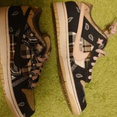 【NIKE】TRAVIS SCOTT × NIKE SB DUNK LOW