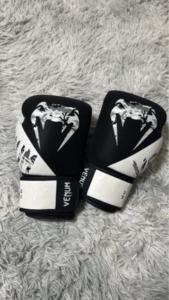 最終値下げ！　Venum ボクシンググローブ 黒/白　16oz