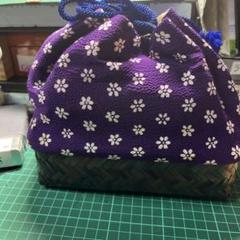 紫色の花柄巾着型バッグ