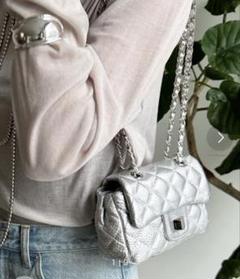 美品　DouDou レザーチェーンポシェット シルバー