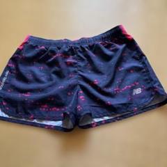 #美品　new balance 陸上用パンツ Lサイズ 黒と赤のスポットデザイン