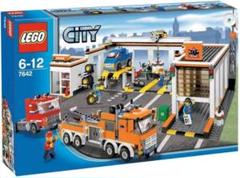 レゴ。自働車修理工場。7642 Amazon.com: Lego City Garage (7642) : Toys & Games