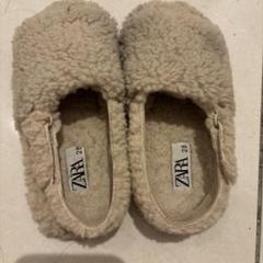 ZARA フェイクファー　フラットサンダル ZARA（ファー ・ サンダル）のフリマアイテム一覧