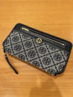新品同様/未使用級　TORY BURCH 折り財布　Tロゴグラム　ゴールド トリーバーチ 財布 TORY BURCH 56820 958 KIRA CHEVRON BI-FOLD
