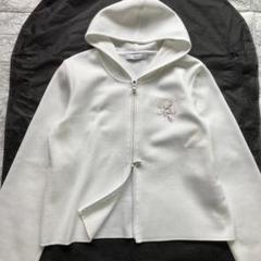 極美品◎23SS Rene フーディーカーディガン パール エンブレム刺繍 白 極美品◎23SS Rene フーディーカーディガン パール エンブレム