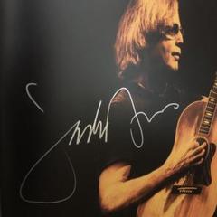 2025年春の Jackson Browne サイン入りツアーパンフ - メルカリ ミュージシャン