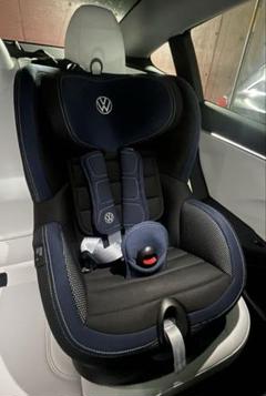 Volkswagen純正チャイルドシート（76〜105cm / 〜18kg対応