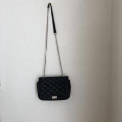 黒いキルティングショルダーバッグ