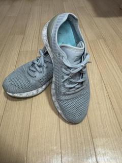 グレー ランニングシューズ メッシュ
